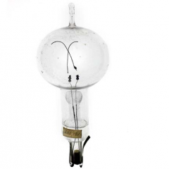 Light Bulb by Thomas Edison - Smithsonian Museum